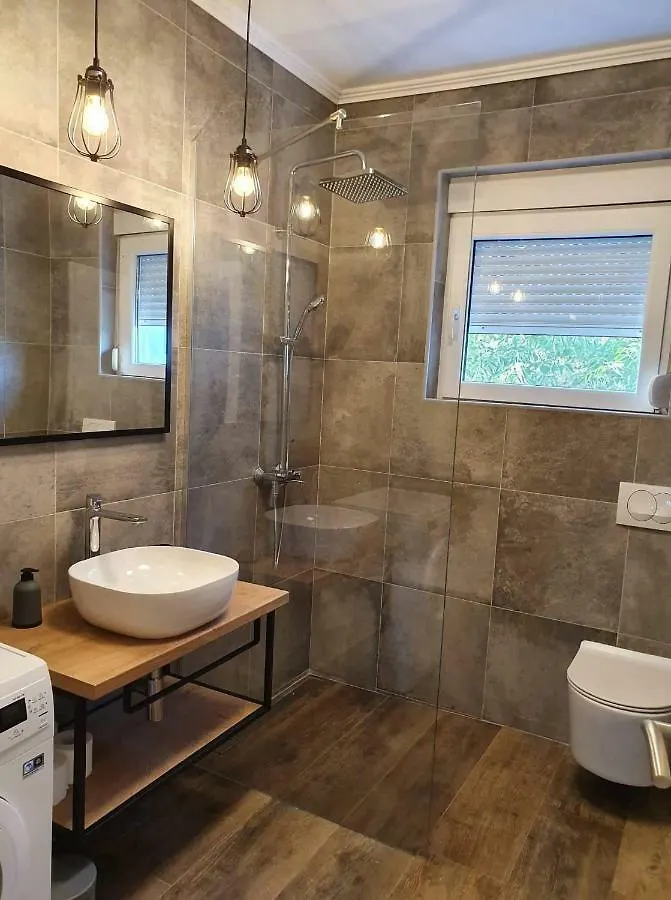 Apartmani Dujo Turanj 0*,  Croatia